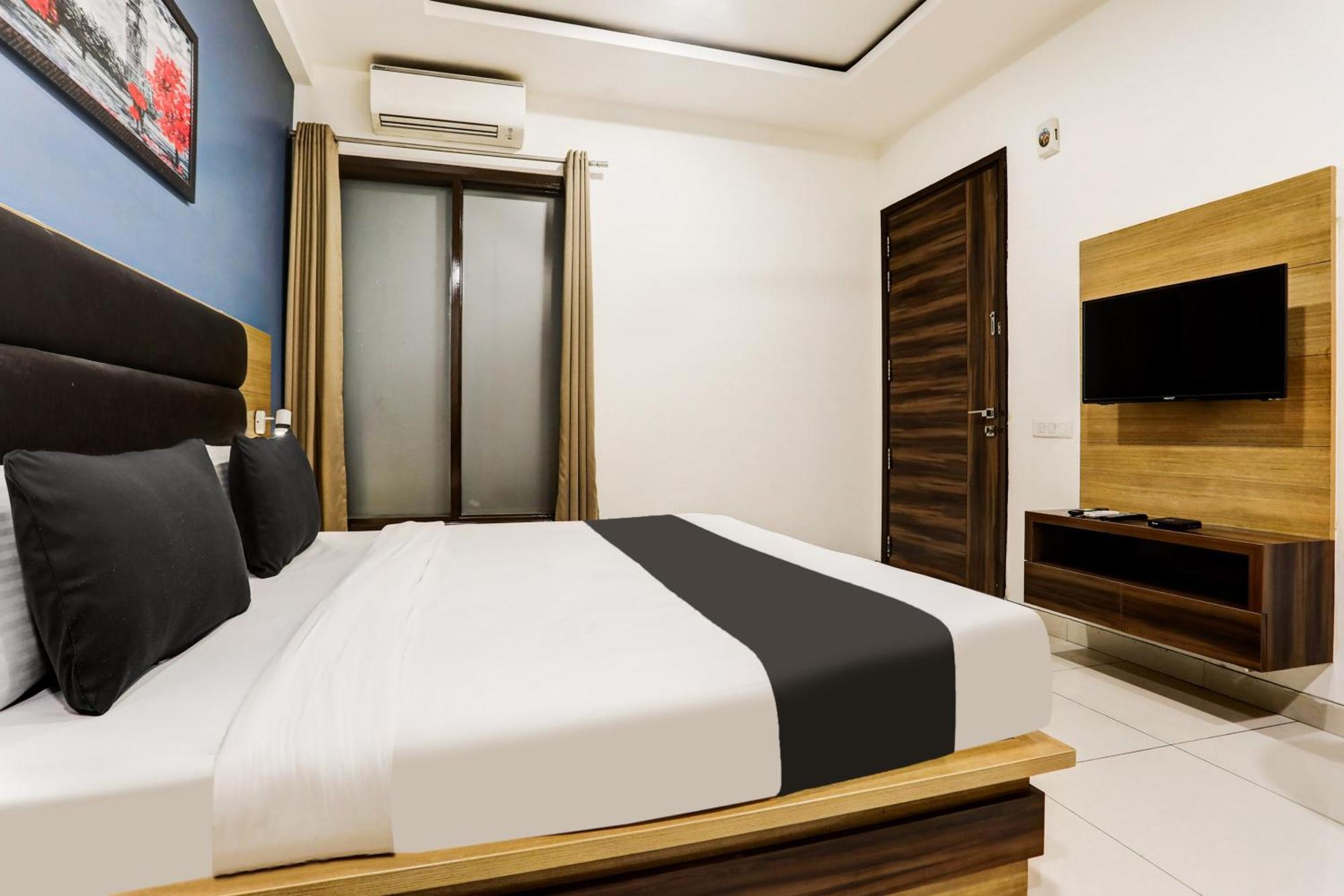 Hotel O Jmk 3*